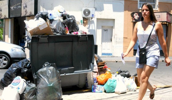 El conflicto se extiende y Grand salió con los tapones de punta
