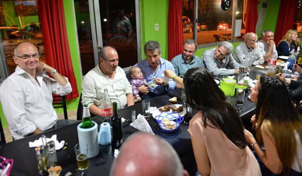 Grand acompaña a Urribarri y piensa en Paraná
