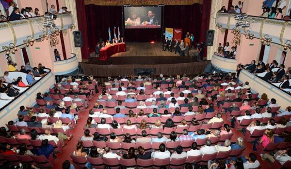 teatro acto blanca osuna bid.jpg