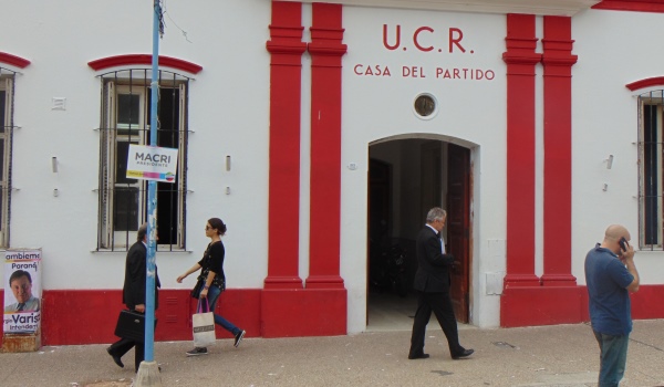 Nuevos nombres para presidir la UCR