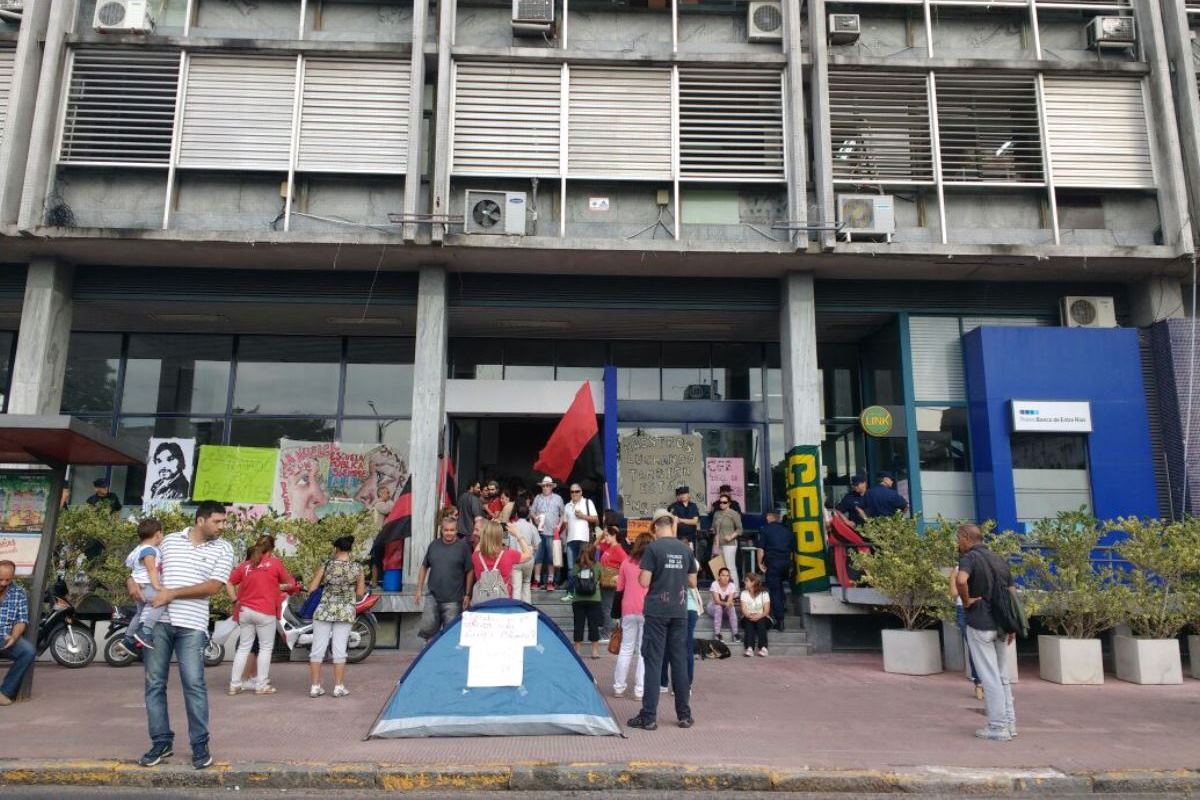 Sigue la toma del CGE y Bordet reclamó límites a la protesta
