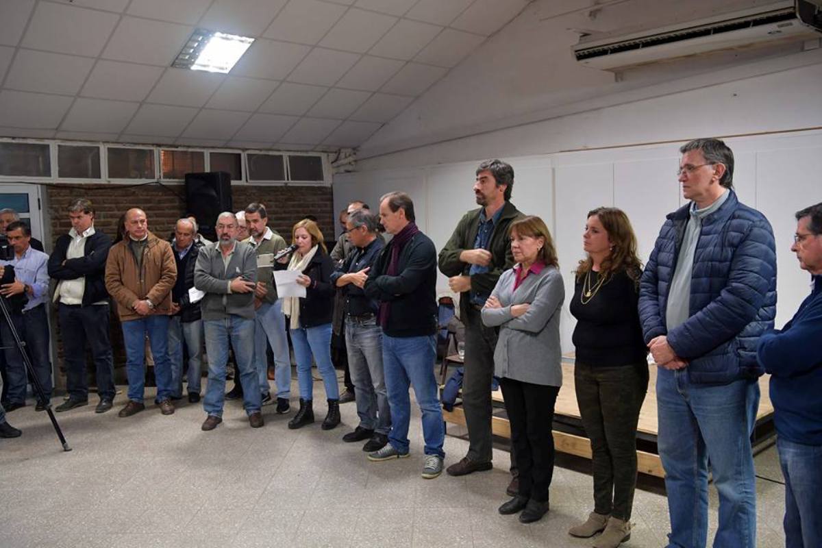 Bordet compartió palco con el kirchnerismo que llama a la unidad