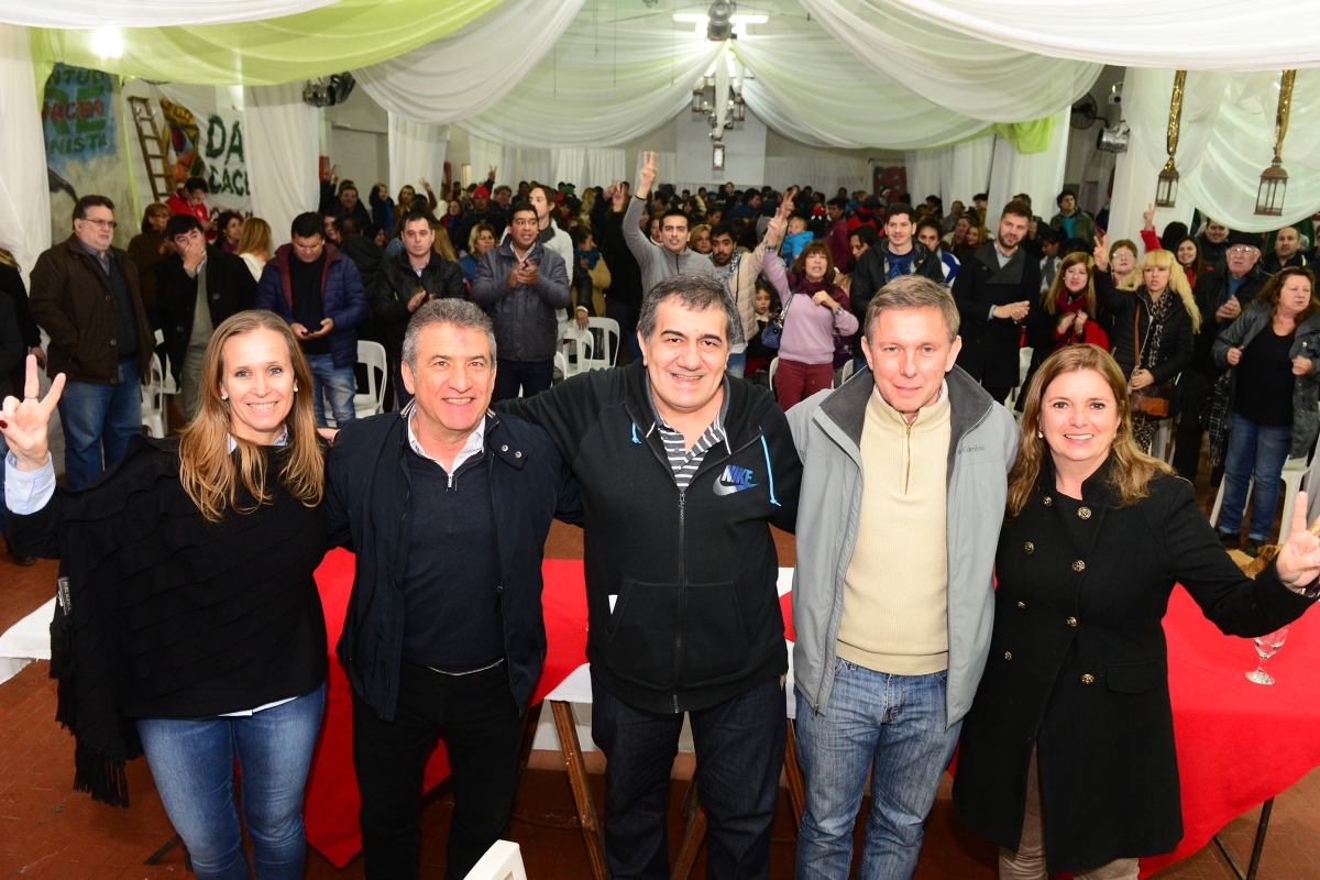 Cáceres recibió a los candidatos y homenajeó a Urribarri