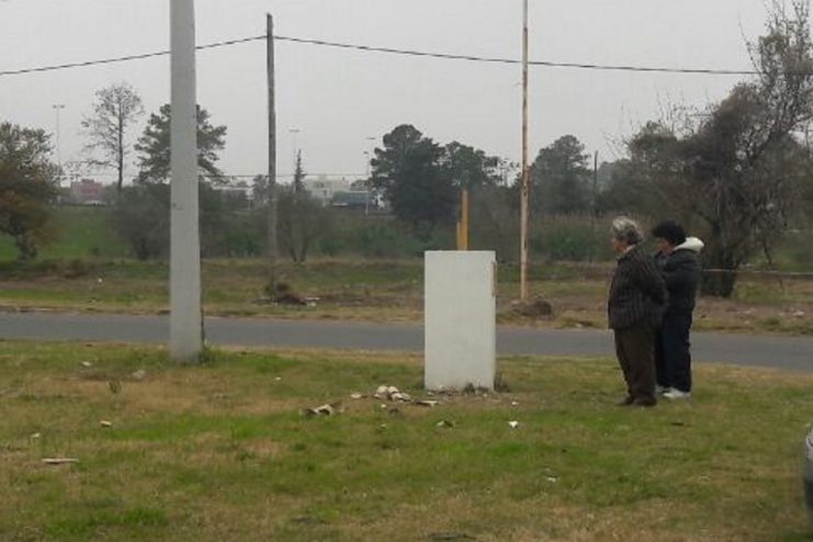 vecinas busto raul solanas.jpg