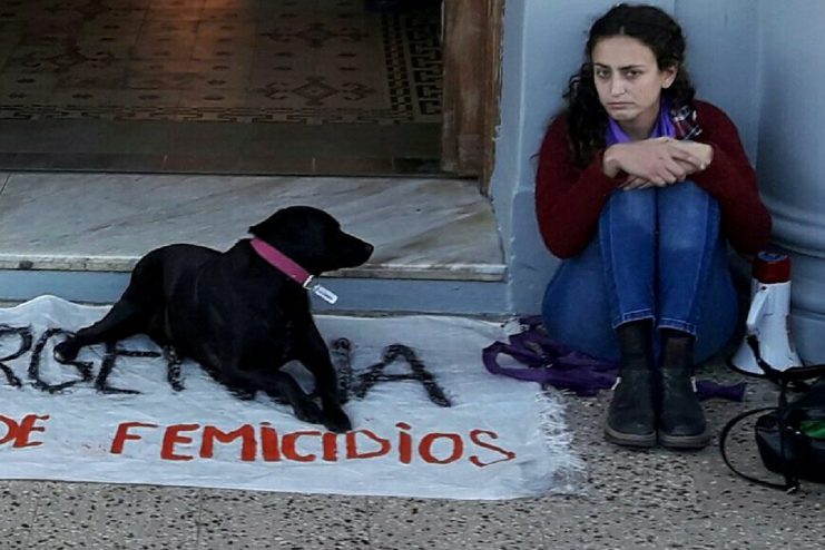 nadia burgos con perro.jpg
