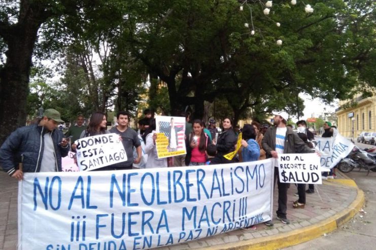 Reclamo a Macri en La Paz.jpg
