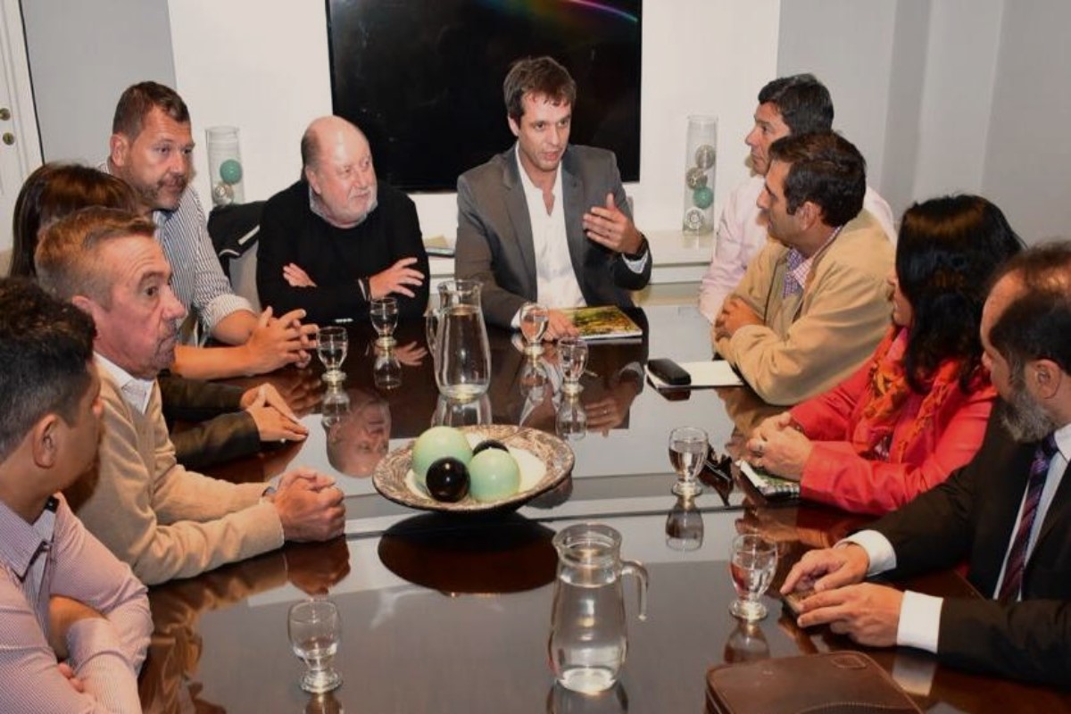 Cresto sienta a Busti a la mesa de unidad del PJ de Concordia