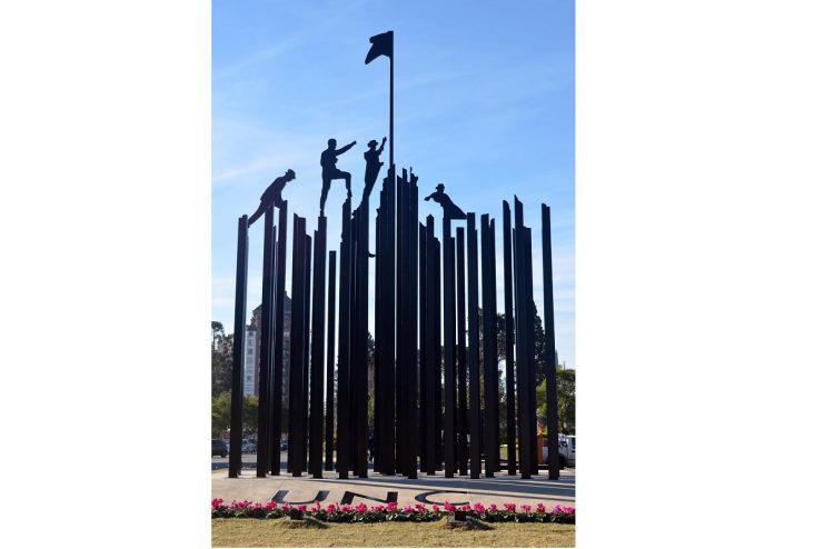 monumento a la reforma universitaria.jpg