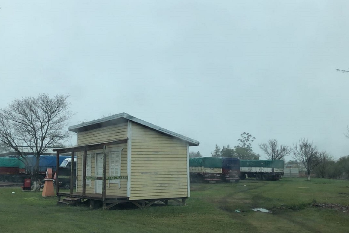 Camiones empantanados develaron desvió de ayuda social