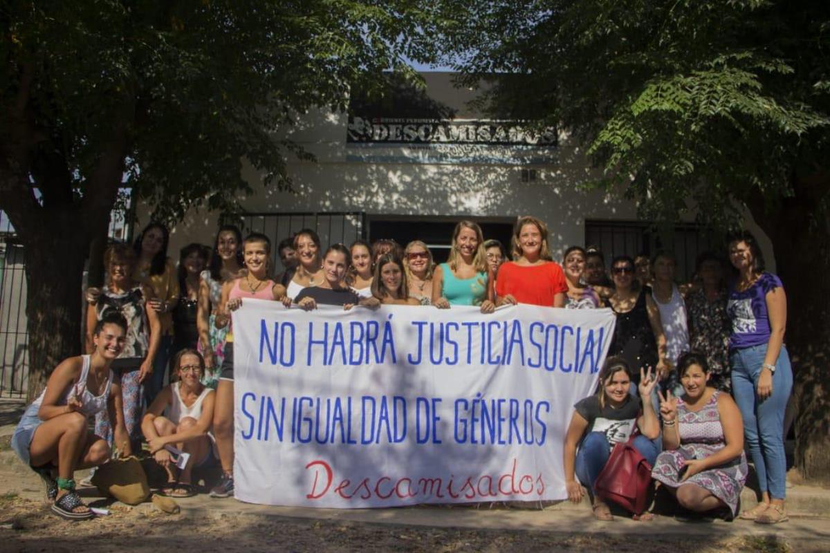 Stratta se mostró con mujeres kirchneristas