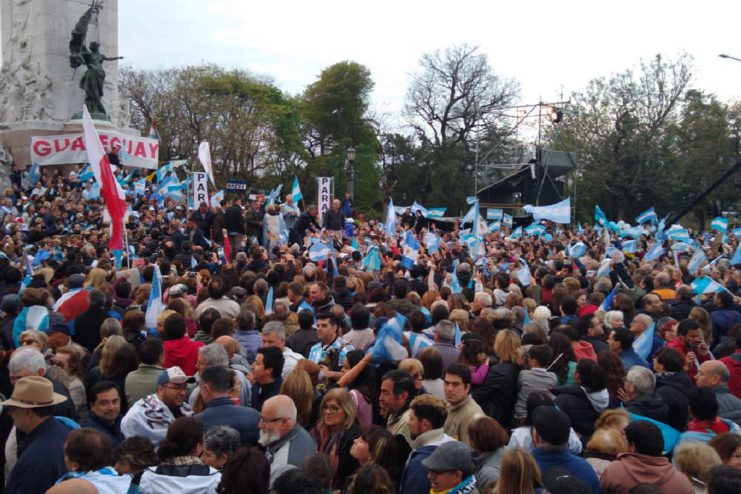 macri frigerio monumento urquiza si se puede.jpg