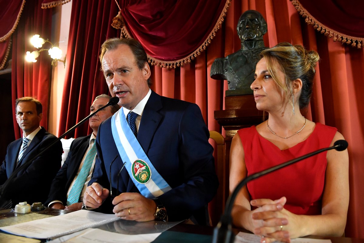 Bordet entrega el mando con alta imagen personal y de gestión