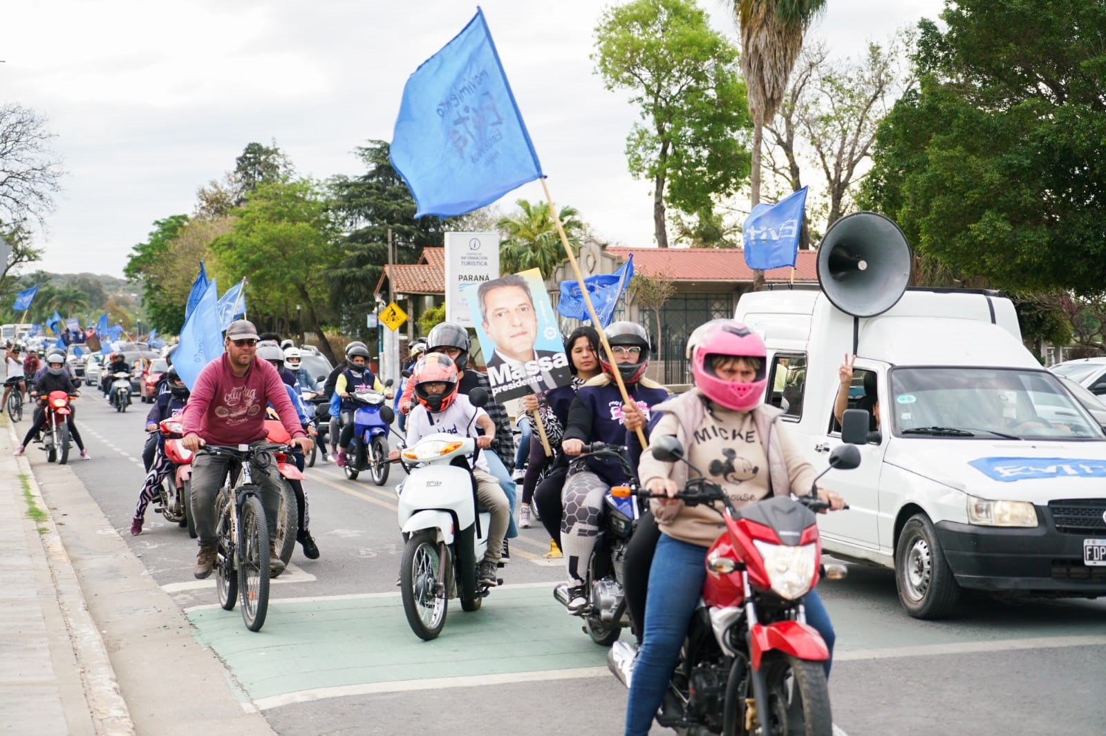 El Evita cerró con una caravana